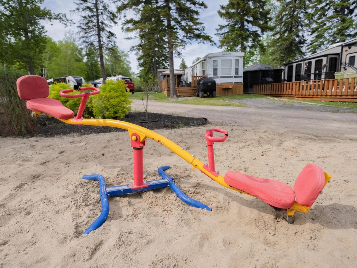 Chalets Au Bord Du Lac Chicoutimi Extérieur photo