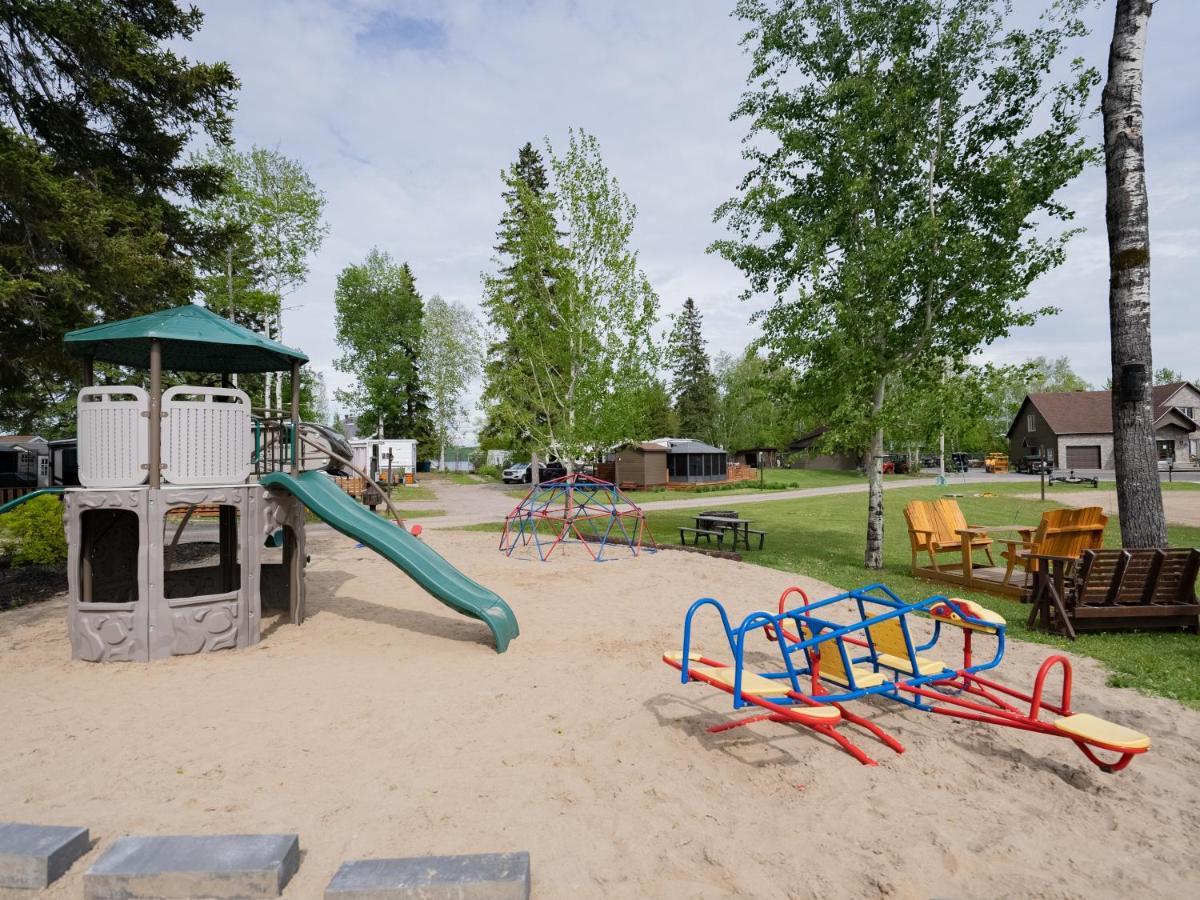 Chalets Au Bord Du Lac Chicoutimi Extérieur photo