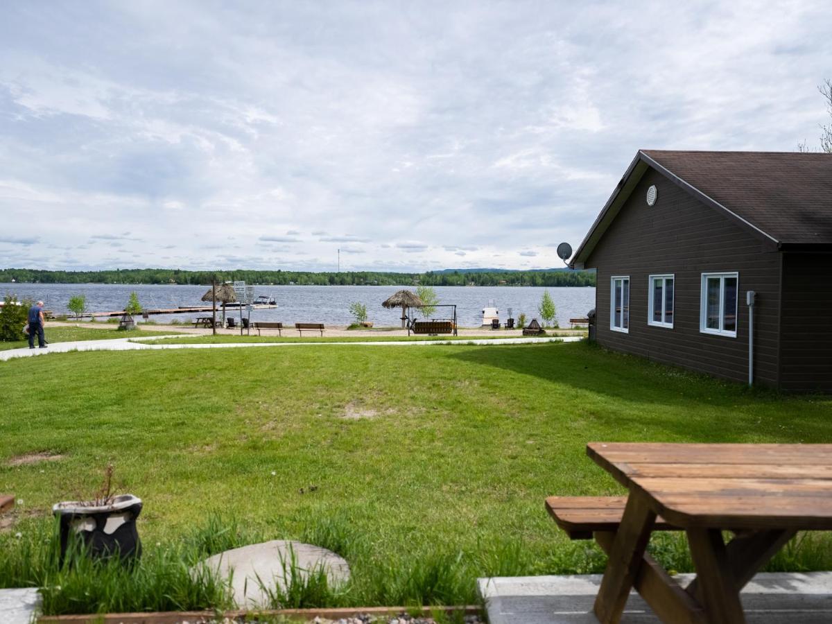 Chalets Au Bord Du Lac Chicoutimi Extérieur photo