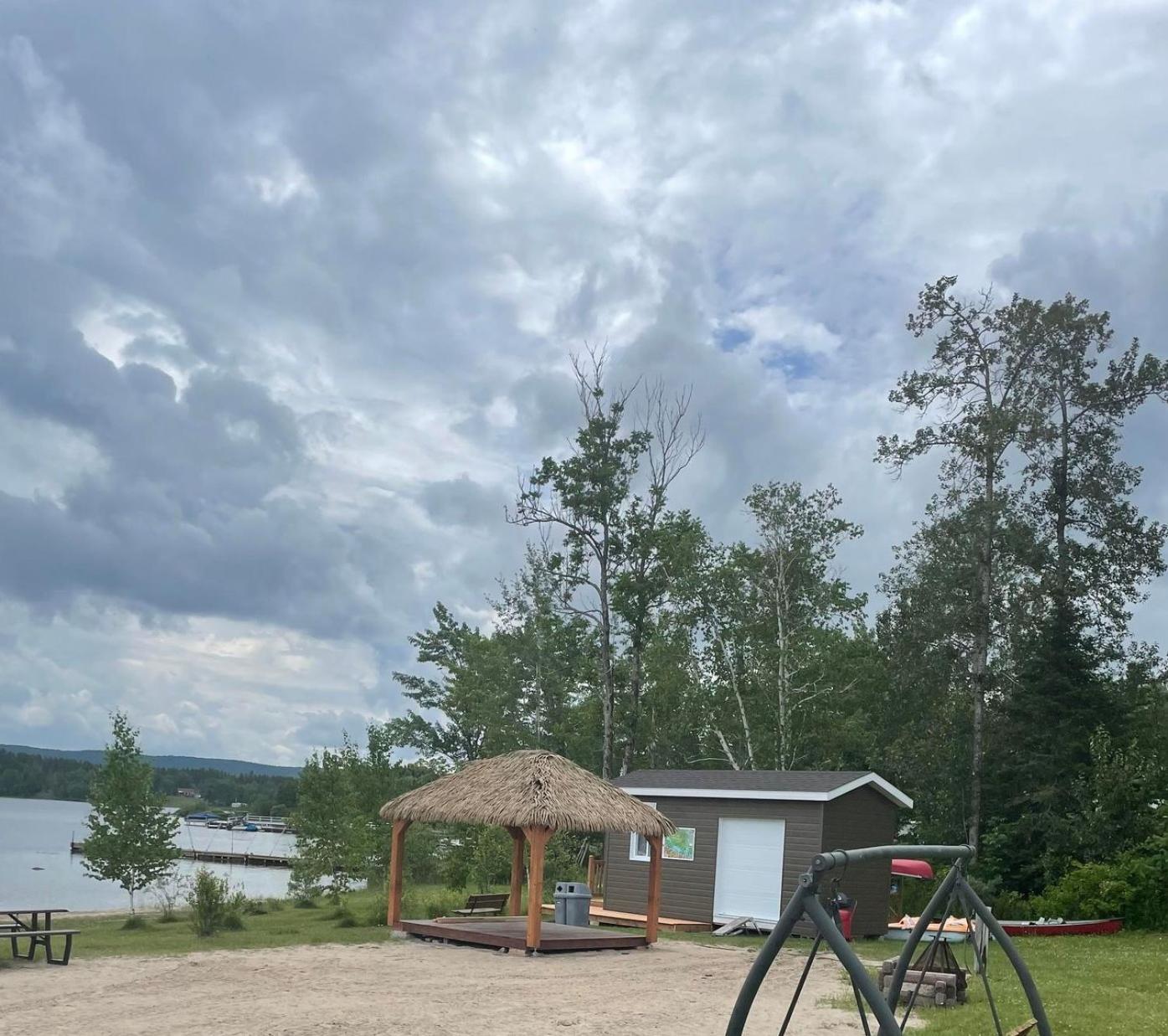 Chalets Au Bord Du Lac Chicoutimi Extérieur photo